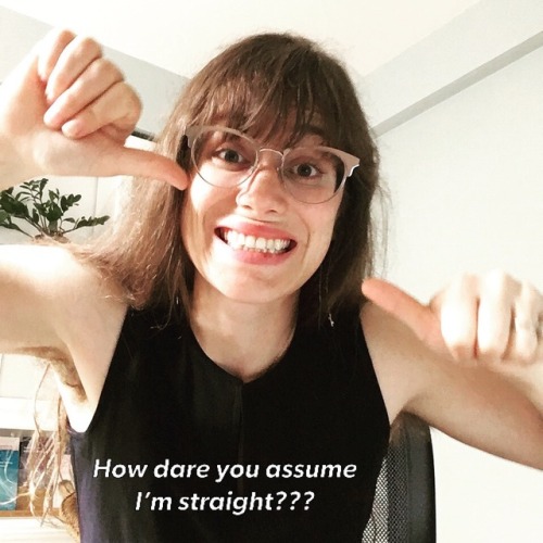 themidwifeisin: Who has two thumbs and is tired of being asked by straight AND gay ppl to prove just