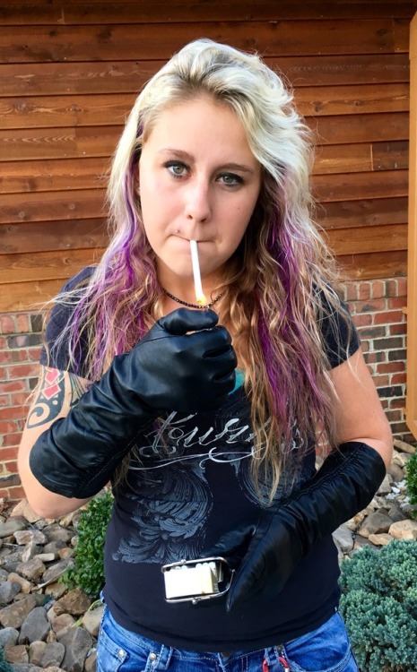 leathersmoke81: Leann - VS120 in black leather gloves & cigarette case! Gloves