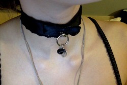 theheartbeatofatimelordx:  still absolutely adore this collar from kittensplaypenshop it’s my favourite thing  