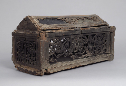 met-medieval-art:Coffret, Metropolitan Museum of Art: Medieval ArtRogers Fund,1925Metropolitan Museu