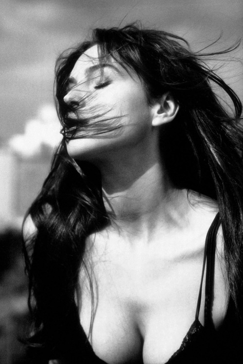 Monica Bellucci / photo by Luc Roux, Paris, 1996.