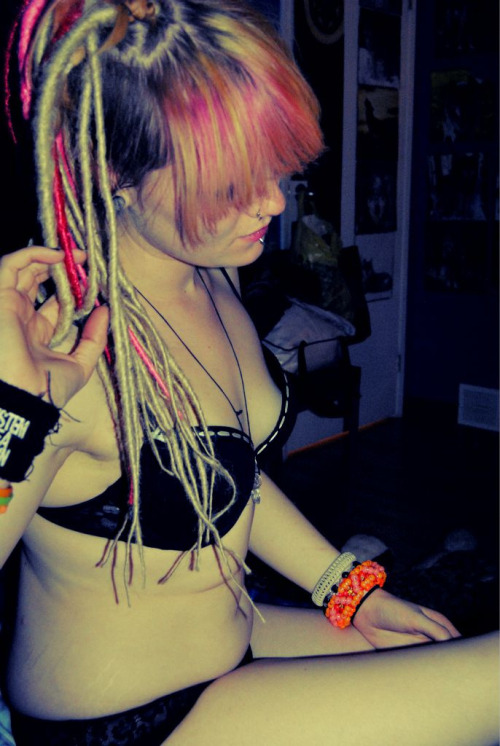 MissDarkness has some beautiful dreadlocks. porn pictures