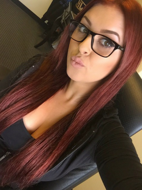 selfysgalore:I love girls in glasses