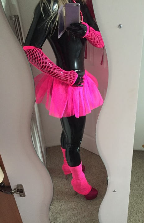 XXX latexmodelboy:  How awesome is this - I have photo