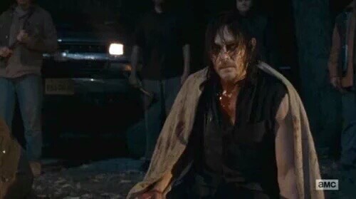 reedus-place:  Wouldn’t it be nice to think Dwight gave him that blanket?