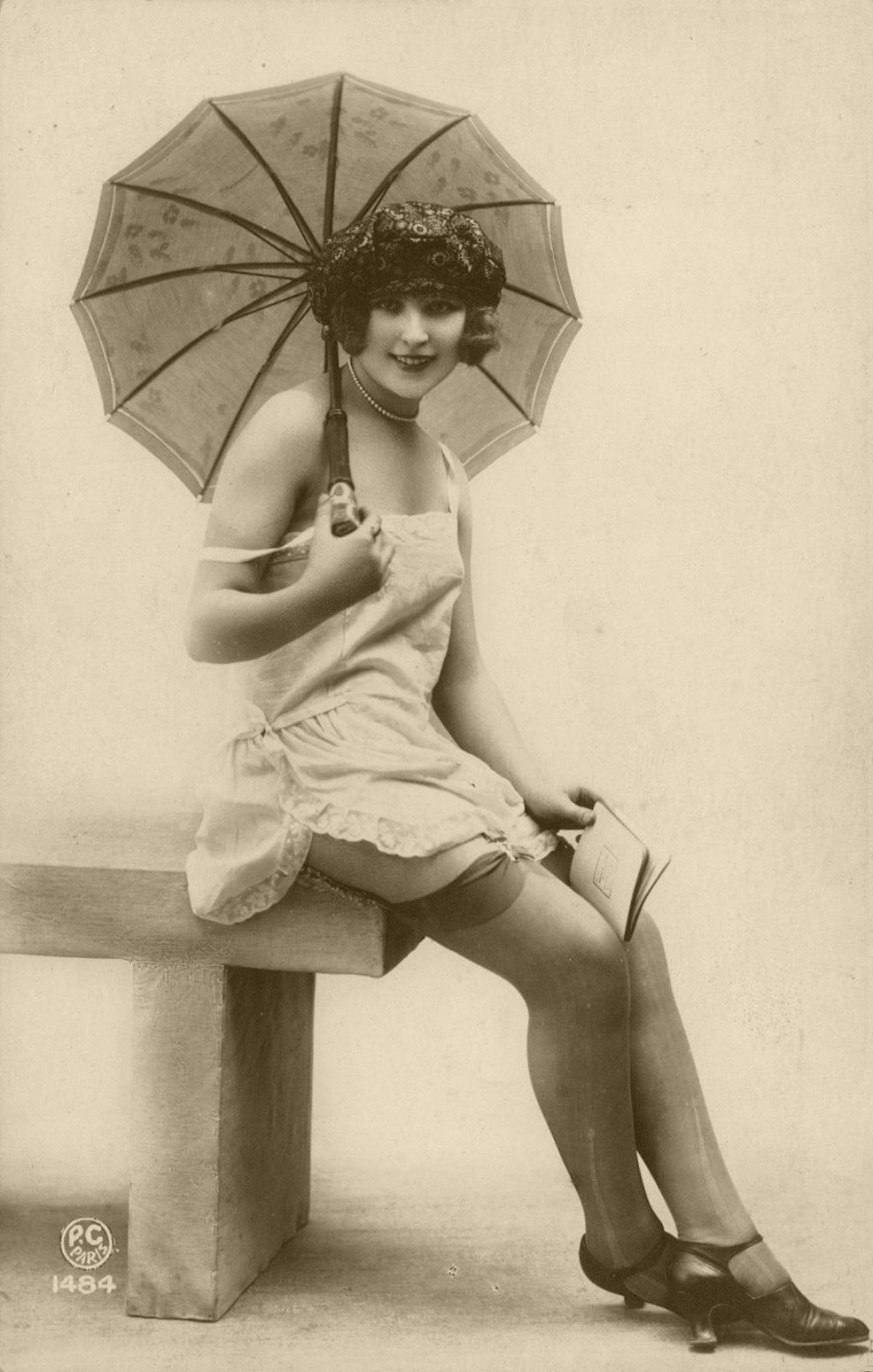 vintagemarlene:  vintage risque postcard, circa 1920s (www.summertime75.wordpress.com)