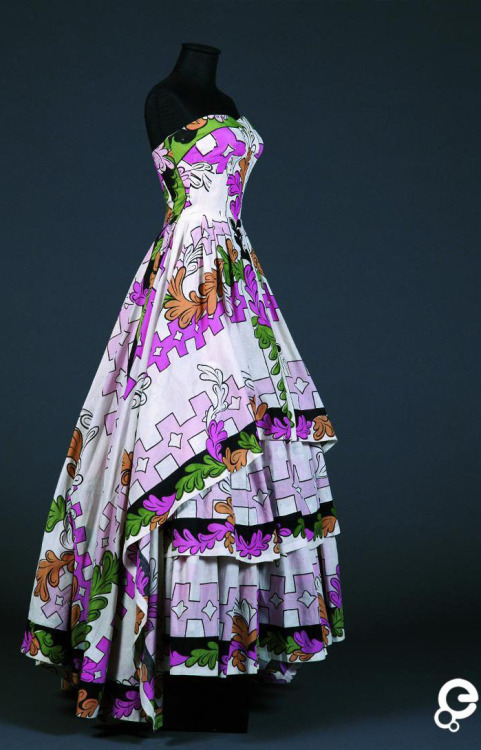 Emilio Pucci, evening dress of the Palio collection, 1957. Source 1+2