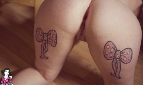 past-her-eyes:   Galda Suicide galda.suicidegirls.com Link to South African SuicideGirls 