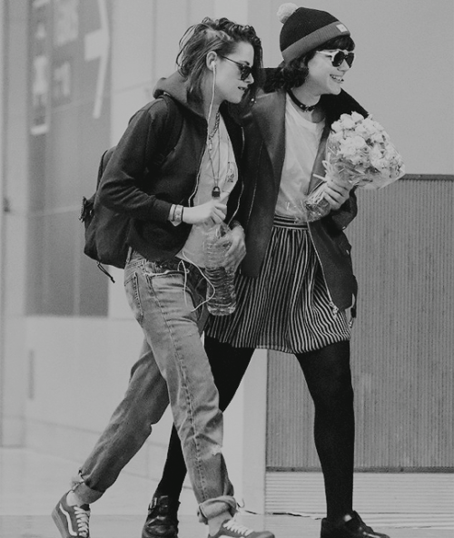 kristensource:  March 13 | Kristen Stewart arriving in France with Soko 