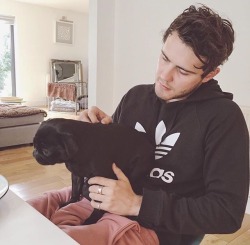 youtuberbulge:  Did anyone else notice nala showing us Alfie deyes’ bulge? I did.😍