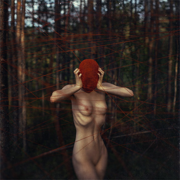 darkangelsbride:  &ldquo;Thin red line&rdquo; Photo by Ilya Kisaradov 
