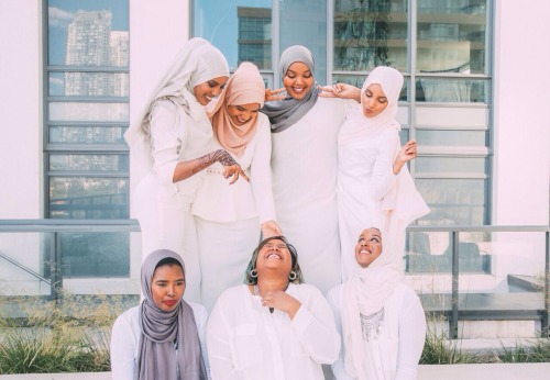 hijabs-and-pins:  My sisters in Islam ❤️❤️❤️ AlHamdullilah! 