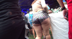 candidbubbles:    Be sure to visit candidbubbles.com to see this pawg rave chick!!!  