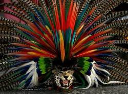 cazadordementes:     EL COPILLI Copilli significa corona o tocado, otra forma de nombrarlo es Quetzalcopilli que significa corona o tocado precioso, es incorrecto llamarle penacho.El copilli es una parte del atuendo que se porta en la cabeza, existen