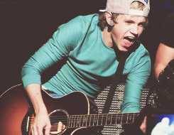 dailyonedirection:     Someone told me the smile on my face gets bigger when I play the guitar.    