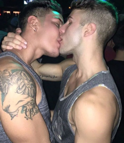 A blog about gay love and intimacy.. and