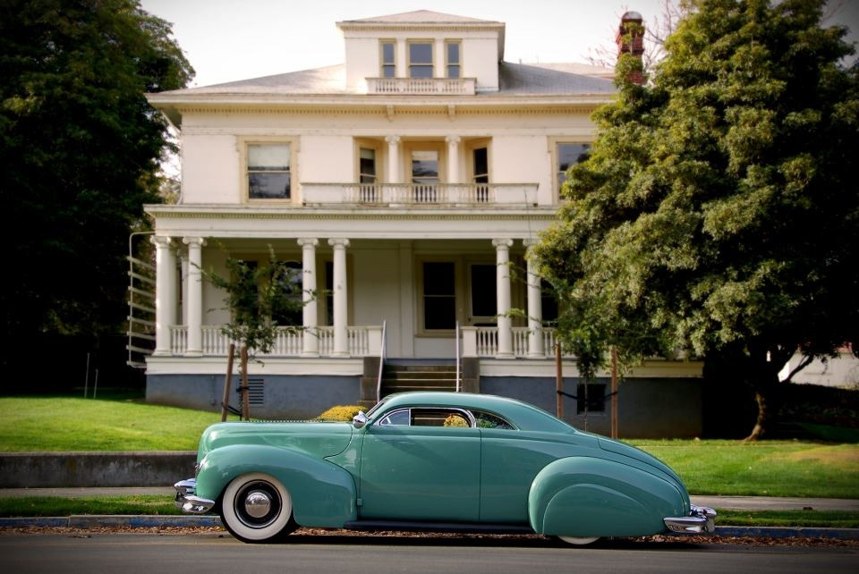 rebels-die-young:  fuckyeahhotrods:  Love this merc  fuck me 