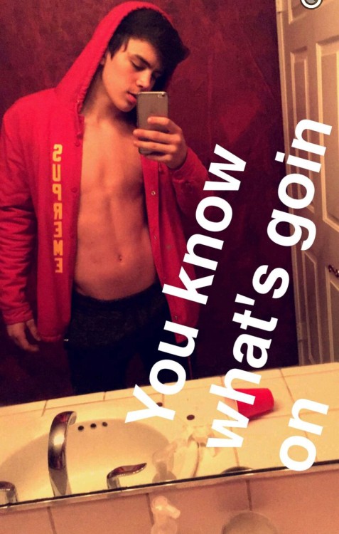 boytrappedinthcloset:  Hayes Grier shirtless