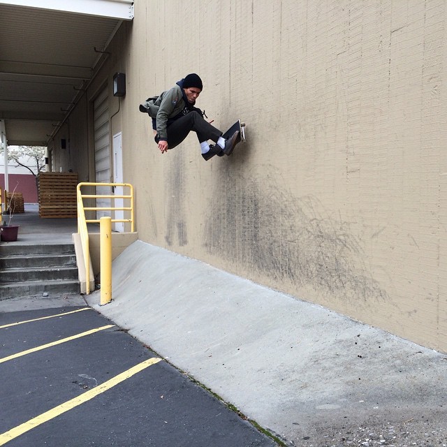 pug-wizard:  Kevin ‘Spanky’ Long doing a nice fs wallride. 