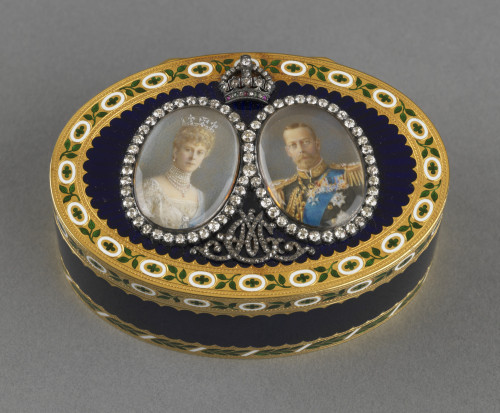 longliveroyalty:Gold, diamond and enamel snuff box with dual watercolor portraits of King George V a