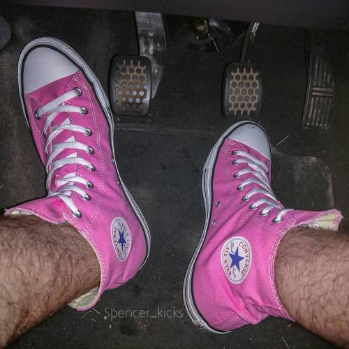 spencer-macro:Sporting my pink Converse today. #converse #hightops #sneakers #whatsonmyfeet #Phoenix