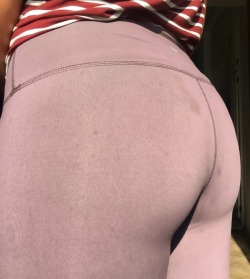 colleenandherfantasies:  Yoga Pants Obsessed