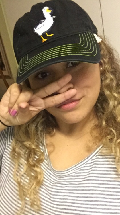 curlyheaux:My dad had an afflack hat and it reminded of those aesthetic hat pics that have 20k notes