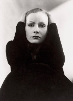 summers-in-hollywood:Greta Garbo, 1928. Photo