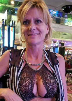 swimmingboobiesme:  Lace in Vegas 