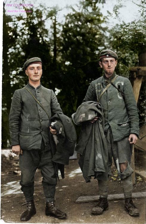 Returning german prisonners of war from France in 1920.As you can see, on the jacket of the right so