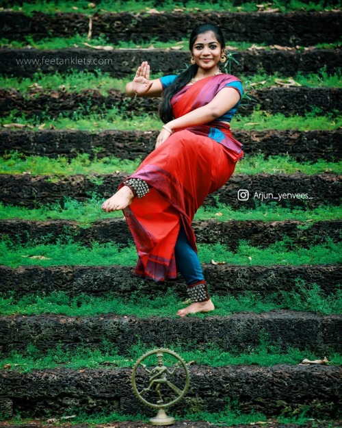 Dance is the perfect balance between perfection and beauty . . In frame @abhinaya_velayudhan . . #