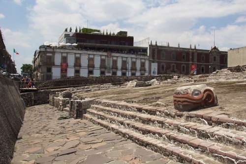 Quetzalcoatl sculptures at the base of the Templo Mayor (Tenochtitlan).