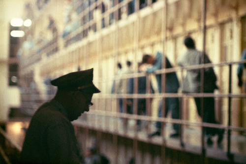 archiviocionigiovanni:Gordon Parks : The Atmosphere of Crime, 1957https://loeildelaphotographie.com/