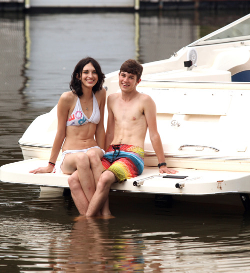 thecharlemagnecatastrophe:Transgender Teenage Couple Transition Together (via The Huffington Post)A 