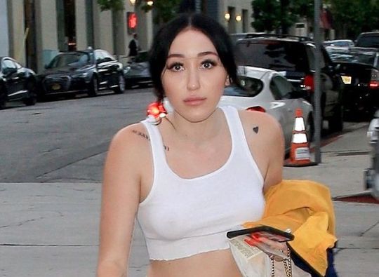 Noah Cyrus Caught In Transperent Top Outdoors  (more…)View On WordPress