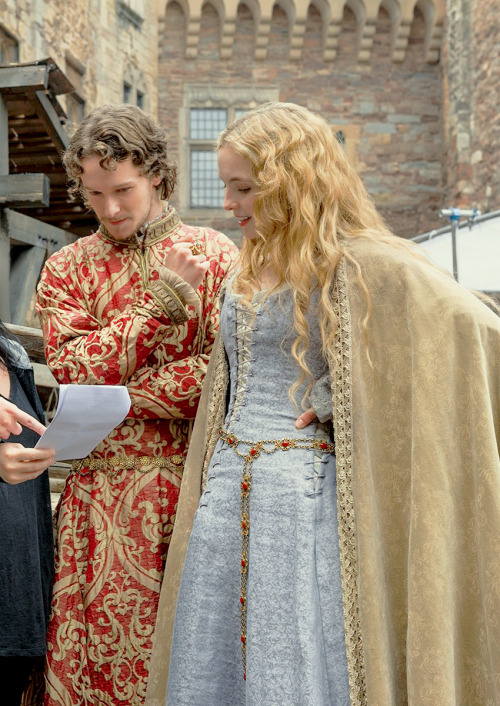 fyhenryelizabeth:Jacob Collins-Levy and Jodie Comer, as Henry VII and Elizabeth Of York, on the set 