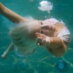 underwater girls