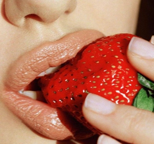 kradhe:    Angelina Jolie Eating Strawberry  (detail) 
