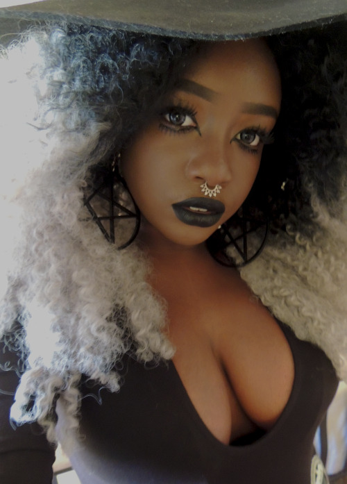 Porn nigeria-connection:  What a hot black witch! photos