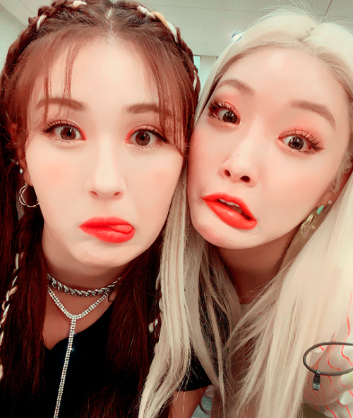 solosomi:@.chungha_official update with somi ❤