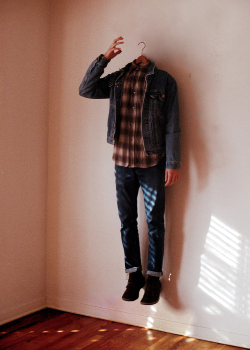 onesearching:  overthink:    Evan Warren  Don’t mind me, I’m just hanging out. 😂😂😂