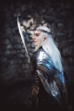 djladyextasy:oldwizard:Cosplay Thranduil by TheIdeaFix  OMGF He is gorgeous