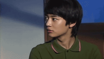 taeholic:  chutnee2:  I’m waiting for the day Jonghyun starts using Minho reaction