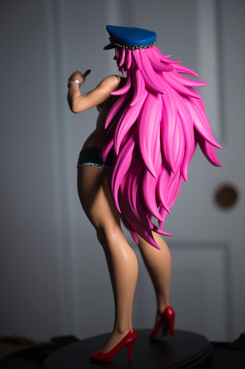 edwinhuang: Here is Pop Culture Shock Collectibles’ 1:4 scale Poison statue. Photos