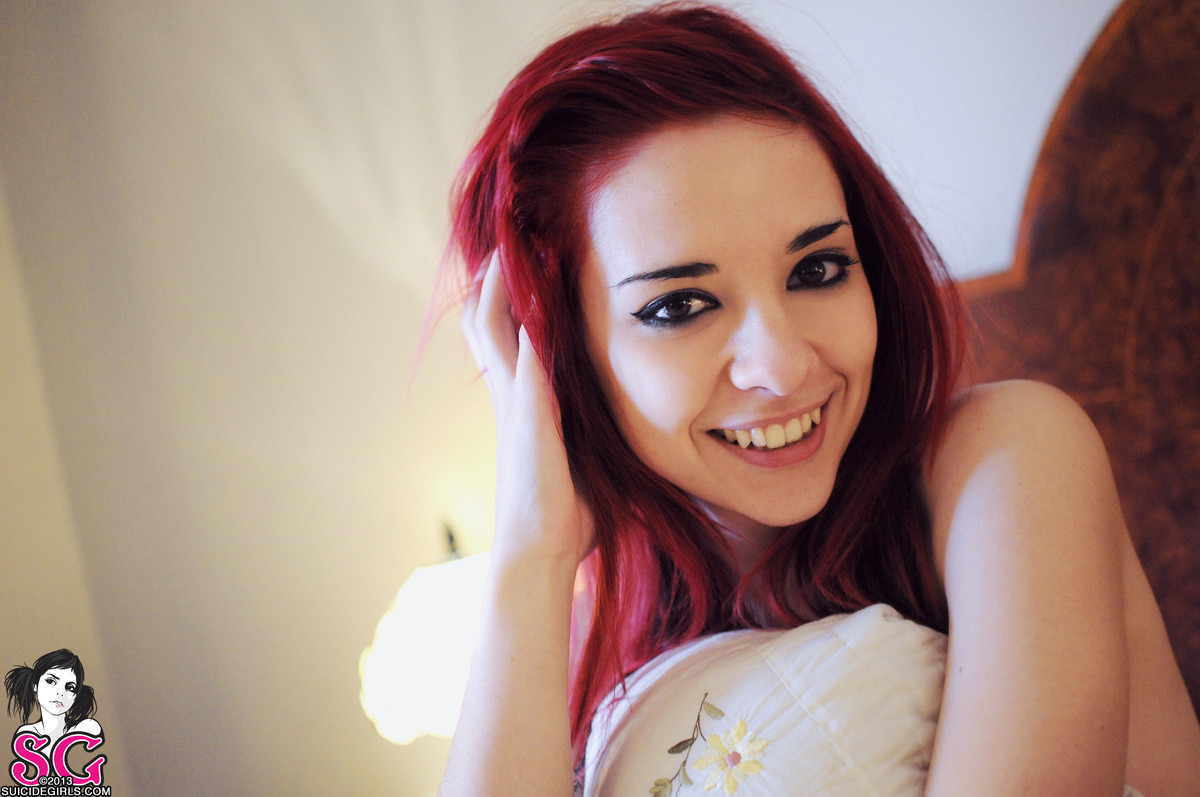 beautifulgirlsmakemesuicidal:  Saria Suicide 