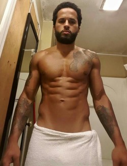 blaqbullet:  texaslove2013:  Follow me: http://texaslove2013.tumblr.comThanks to all of my 31,000 followers!!! 🍆🍆🍆🍆  Ooooooooh Lawd….faint!