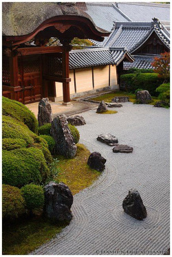 thekimonogallery:  Rock garden, Komyo-ji