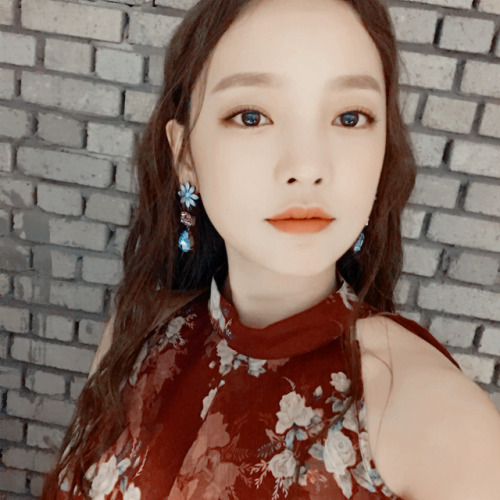 le-s-i-r-e-n-e: ─ Hara from Kara (ex). ☀ ─ Like or reblog if you save.