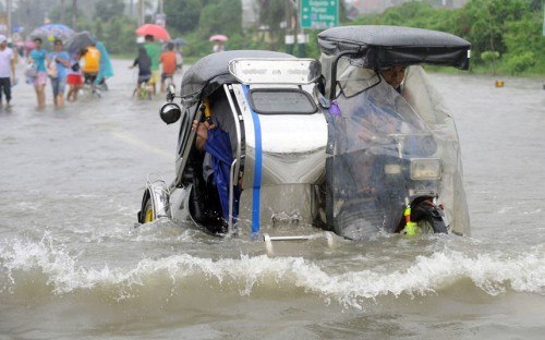 girlslikecarsandmonet: Manila submerged. Please signal boost, along with the emergency hotlines and 