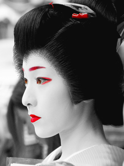 okiya:  Geiko Makino, Gion Kobu different (by el Korral de los Konceptos)